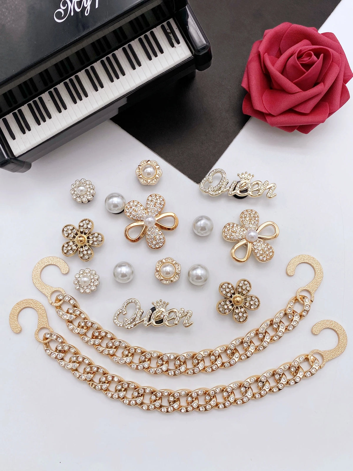 16 fashionable golden double flowers, Queen, rhinestone chain Crocs