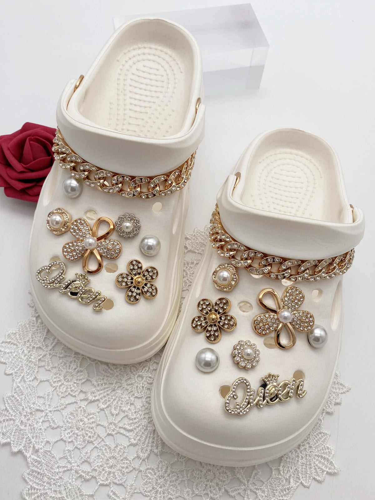 16 fashionable golden double flowers, Queen, rhinestone chain Crocs