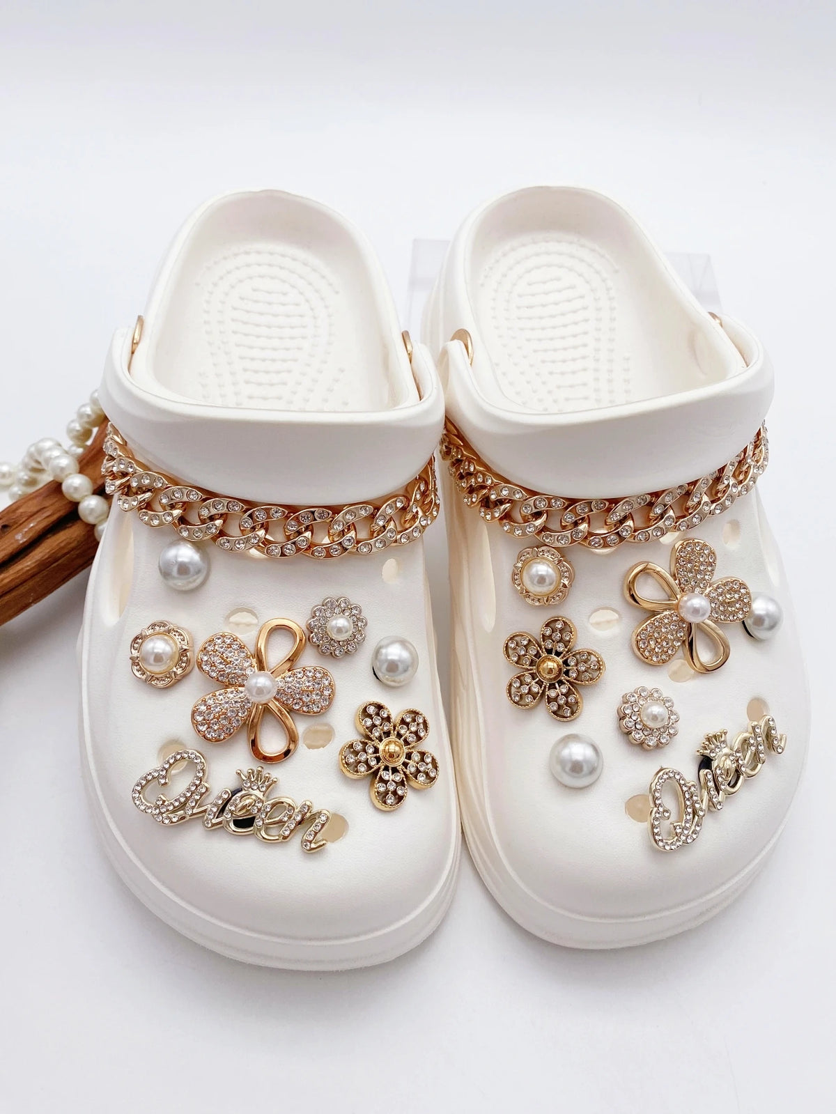 16 fashionable golden double flowers, Queen, rhinestone chain Crocs
