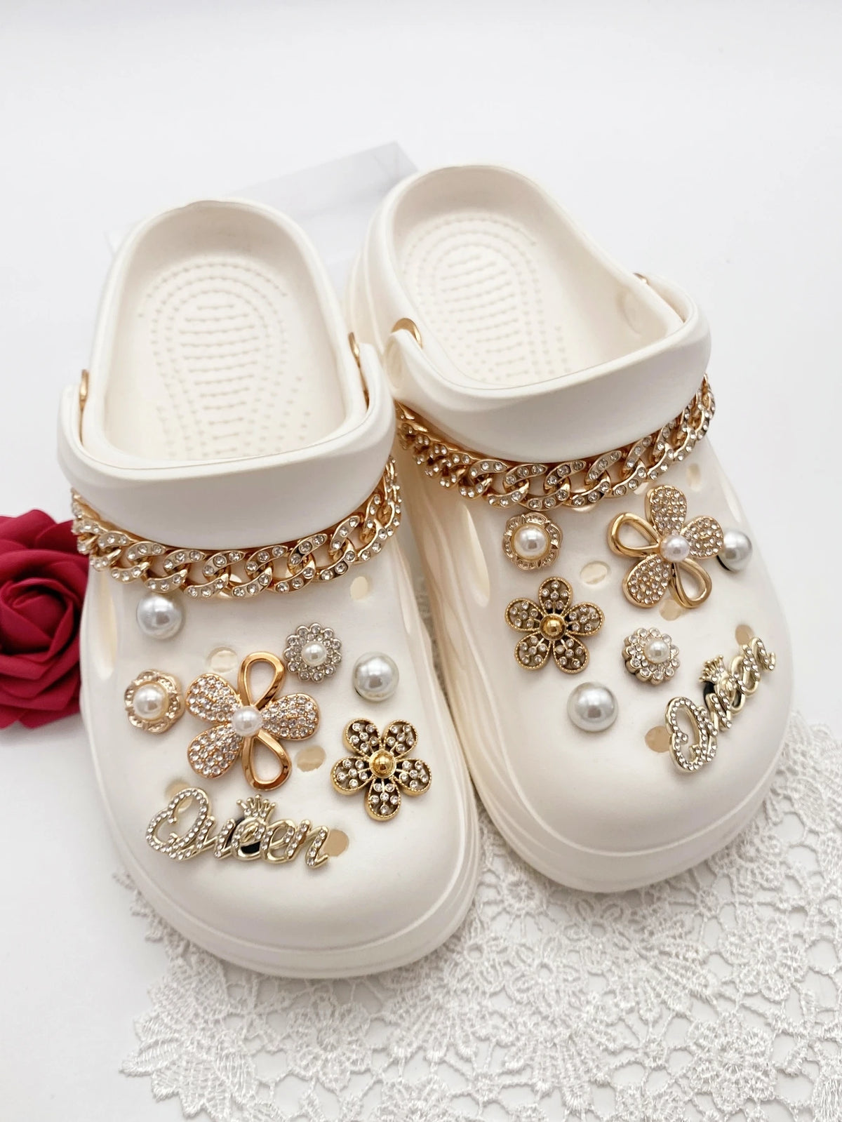 16 fashionable golden double flowers, Queen, rhinestone chain Crocs